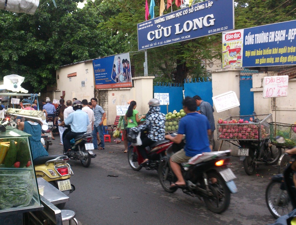 Truy bắt nh&oacute;m thiếu ni&ecirc;n cầm hung kh&iacute; truy s&aacute;t người giữa phố l&agrave; một trong những tin ph&aacute;p luật mới nhất h&ocirc;m nay
