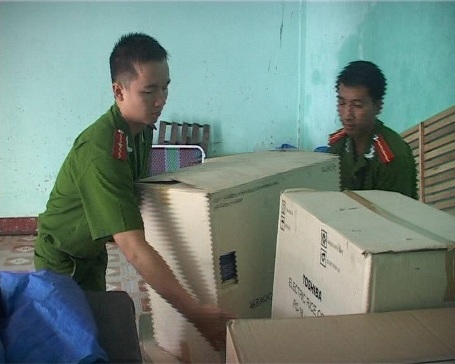 Những tin ph&aacute;p luật mới nhất trong ng&agrave;y đề cập đến vụ ph&aacute;t hiện xe &ocirc; t&ocirc; vận chuyển h&agrave;ng điện tử lậu ở Quảng Trị