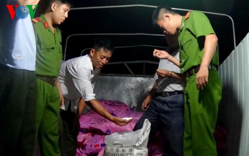 Bắt vụ vẩn chuyển tr&aacute;i ph&eacute;p 2 tấn thuốc nổ c&ocirc;ng nghiệp ở Quảng Ninh l&agrave; một trong những tin ph&aacute;p luật 24h qua