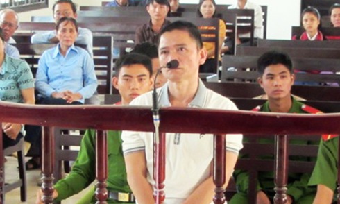 X&eacute;t xử sơ thẩm b&iacute; thư th&ocirc;n lừa đảo tiền tỷ để nu&ocirc;i &lsquo;bồ nh&iacute;&rsquo; l&agrave; một trong những tin ph&aacute;p luật 24h qua