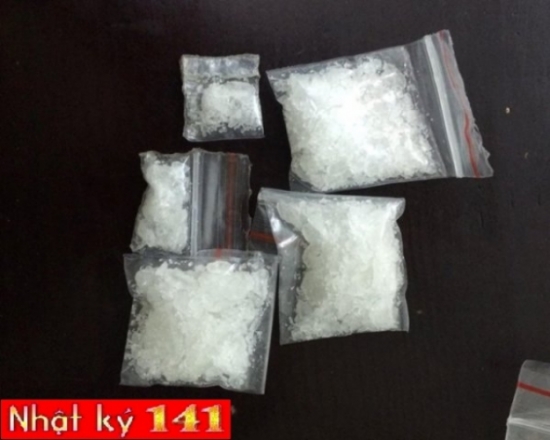 Gặp cảnh s&aacute;t 141, &ldquo;phi tang&rdquo; ma tu&yacute; v&agrave;o chậu hoa vẫn kh&ocirc;ng tho&aacute;t  theo những tin tức ph&aacute;p luật online mới nhất trong ng&agrave;y. Ảnh: