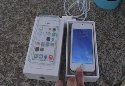 Chiếc iPhone Trung Quốc nạn nh&acirc;n bị lừa mua với gi&aacute; gần 7 triệu đồng, theo những tin ph&aacute;p luật mới nhất trong ng&agrave;y