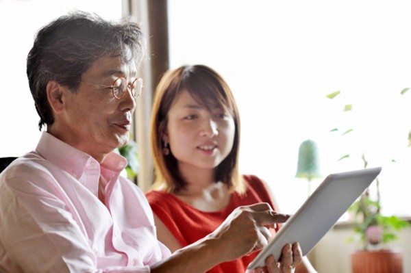 Trường hợp cha mẹ kết h&ocirc;n với con nu&ocirc;i sẽ bị phạt tiền, theo những tin ph&aacute;p luật online mới nhất trong ng&agrave;y
