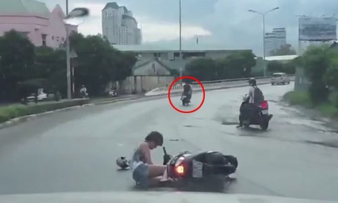 Trong những tin tức ph&aacute;p luật mới nhất h&ocirc;m nay c&oacute; vụ thai phụ bất tỉnh giữa đường sau khi bị giật t&uacute;i x&aacute;ch
