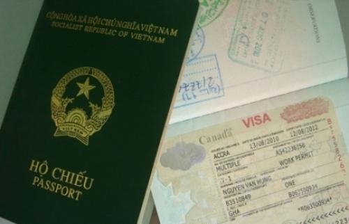 Vụ triệt ph&aacute; đường d&acirc;y &lsquo;bu&ocirc;n&rsquo; hộ chiếu được nhắc tới trong mục tin tức ph&aacute;p luật mới nhất h&ocirc;m nay