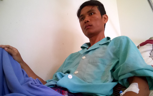 Anh B&ugrave;i Duy Vương bị đ&aacute;nh g&atilde;y xương sườn tr&aacute;i đang điều trị tại bệnh viện, theo những tin tức ph&aacute;p luật online trong ng&agrave;y