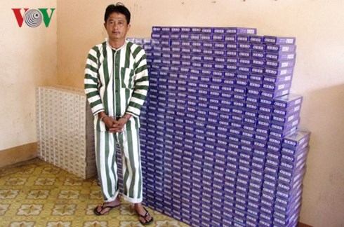 Những tin ph&aacute;p luật mới nhất h&ocirc;m nay đề cập đến vụ bắt giữ hai đối tượng vận chuyển gần 8.000 g&oacute;i thuốc l&aacute; lậuNhững tin ph&aacute;p luật mới nhất h&ocirc;m nay đề cập đến vụ bắt giữ hai đối tượng vận chuyển gần 8.000 g&oacute;i thuốc l&aacute; lậu