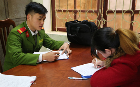 Trong những tin tức ph&aacute;p luật mới nhất h&ocirc;m nay c&oacute; vụ c&ocirc;ng an Lạng Sơn giải cứu 8 c&ocirc; g&aacute;i bị lừa b&aacute;n sang Trung Quốc