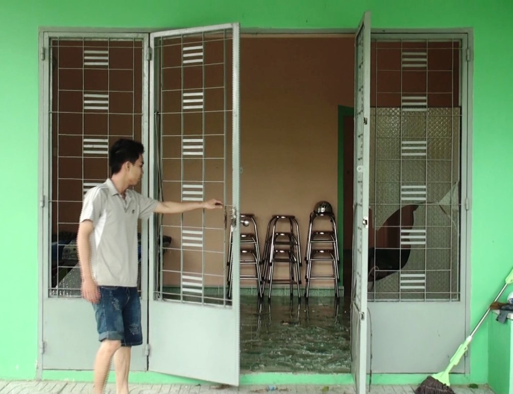 Những tin ph&aacute;p luật mới nhất h&ocirc;m nay đề cập đến vụ giang hồ cầm m&atilde; tấu uy hiếp, đập ph&aacute; nh&agrave; d&acirc;n ở TPHCM