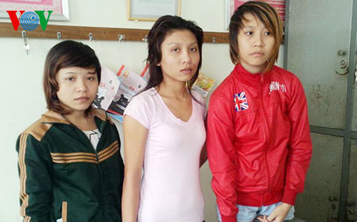 Trong những tin tức pháp luật mới nhất hôm nay có vụ 3 thiếu nữ Đồng Nai giết người sau va chạm giao thông Trong những tin tức pháp luật mới nhất hôm nay có vụ 3 thiếu nữ Đồng Nai giết người sau va chạm giao thông