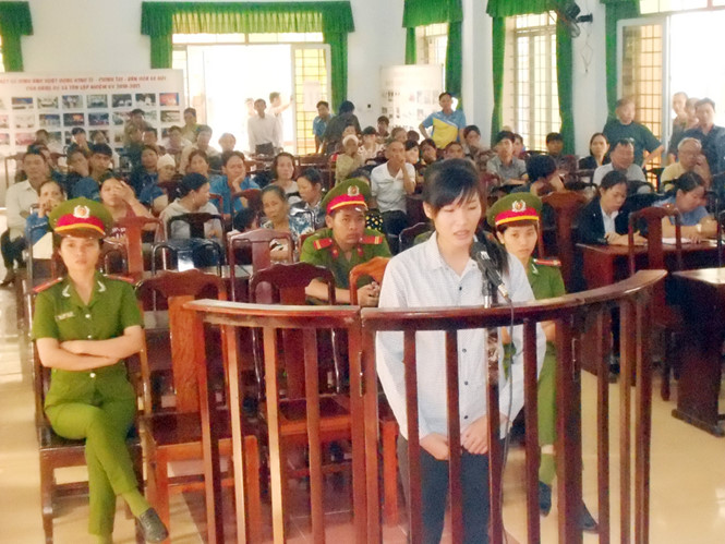Trong những tin tức ph&aacute;p luật mới nhất h&ocirc;m nay c&oacute; vụ lăng mạ CSGT bị phạt 9 th&aacute;ng t&ugrave;