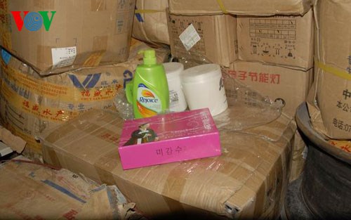 Trong những tin tức ph&aacute;p luật 24h qua c&oacute; vụ ph&aacute;t hiện h&agrave;ng ngh&igrave;n t&uacute;i, hộp 13Win21 con - Tri ân hội viên mỗi tháng 2000 tỷ ở cửa khẩu M&oacute;ng C&aacute;i