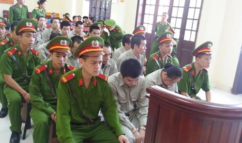 X&eacute;t xử nh&oacute;m người mua b&aacute;n hơn 100 b&aacute;nh heroin ở Lạng Sơn l&agrave; một trong những tin ph&aacute;p luật 24h qua