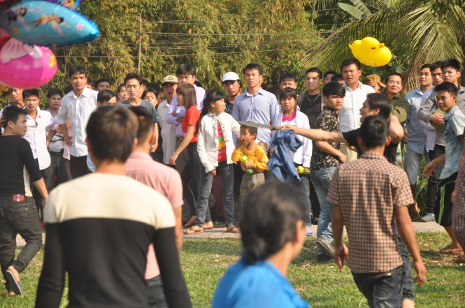 Trong những tin tức ph&aacute;p luật mới nhất h&ocirc;m nay c&oacute; vụ thanh ni&ecirc;n d&ugrave;ng dao g&acirc;y rối lễ hội