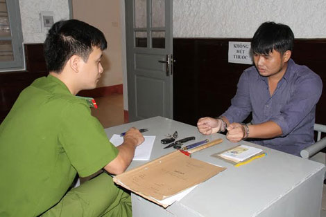 Bắt đối tượng cắt trộm k&iacute;nh xe &ocirc; t&ocirc; để lấy tiền mua ma t&uacute;y l&agrave; một trong những tin tức ph&aacute;p luật online mới nhất h&ocirc;m nay
