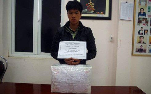 Đối tượng c&ugrave;ng tang vật 9 kg ma t&uacute;y đ&aacute; bị bắt giữ