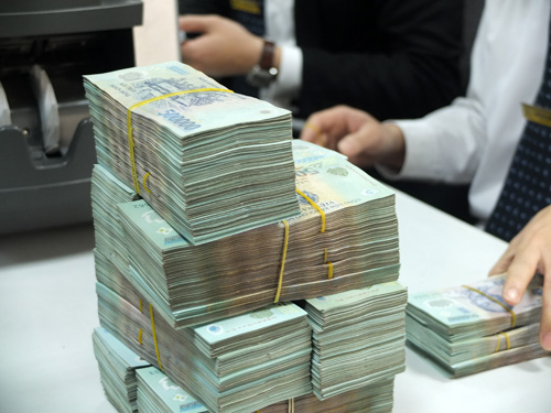 Những tin tức ph&aacute;p luật mới nhất h&ocirc;m nay đề cập đến vụ gi&aacute;m đốc Agribank bỏ trốn c&ugrave;ng 17 tỷ