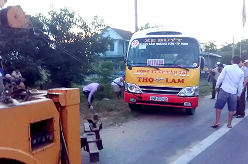 Chiếc xe bu&yacute;t bị Gi&aacute;p đập ph&aacute;, cướp v&ocirc; lăng chiều 27/9, theo những tin tức ph&aacute;p luật online mới nhất trong ng&agrave;y