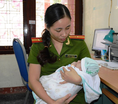 Trong những tin tức ph&aacute;p luật mới nhất h&ocirc;m nay c&oacute; vụ Ph&aacute; nhiều đường d&acirc;y mua b&aacute;n trẻ em
