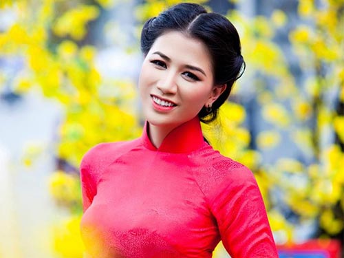 Những tin tức ph&aacute;p luật online mới nhất trong ng&agrave;y đề cập đến vụ người mẫu Trang Trần chống đối người thi h&agrave;nh c&ocirc;ng vụ