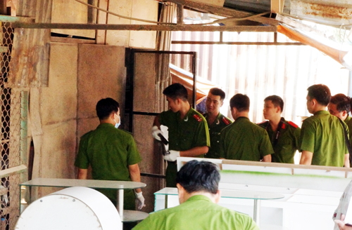 C&ocirc;ng an kh&aacute;m nghiệm xưởng gỗ, theo những tin tức ph&aacute;p luật mới nhất