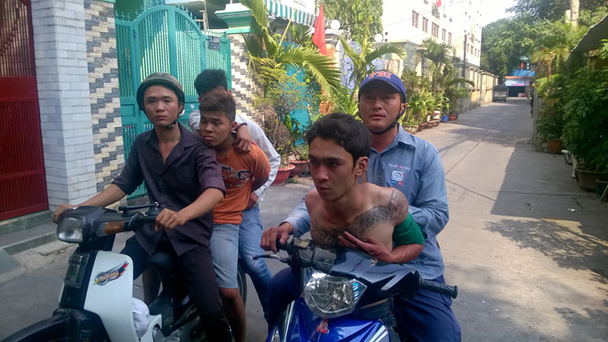 Trong những tin tức ph&aacute;p luật mới nhất h&ocirc;m nay c&oacute; vụ ai t&ecirc;n cướp giật bị bắt, giao về c&ocirc;ng an phường 14, quận 10 để xử l&yacute;