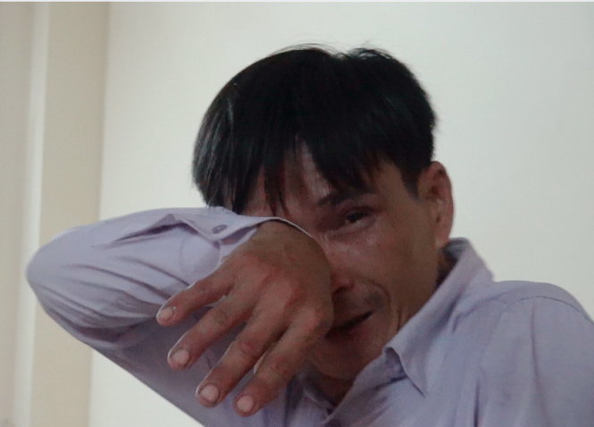 T&agrave;i xế Lương Ho&agrave;ng Mỹ bật kh&oacute;c khi nghe t&ograve;a tuy&ecirc;n thắng kiện