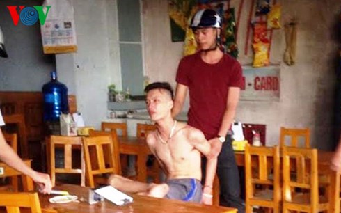 Trong những tin tức pháp luật mới nhất hôm nay có vụ thanh niên Thanh Hóa say rượu cầm dao rượt đuổi người vô cớ Trong những tin tức pháp luật mới nhất hôm nay có vụ thanh niên Thanh Hóa say rượu cầm dao rượt đuổi người vô cớ