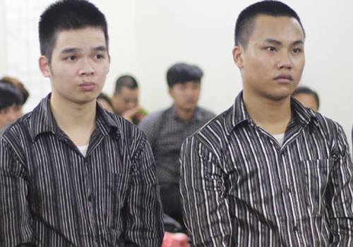 Long v&agrave; Đức (từ tr&aacute;i qua) tại phi&ecirc;n t&ograve;a sơ thẩm, theo tin tức ph&aacute;p luật mới nhất h&ocirc;m nay