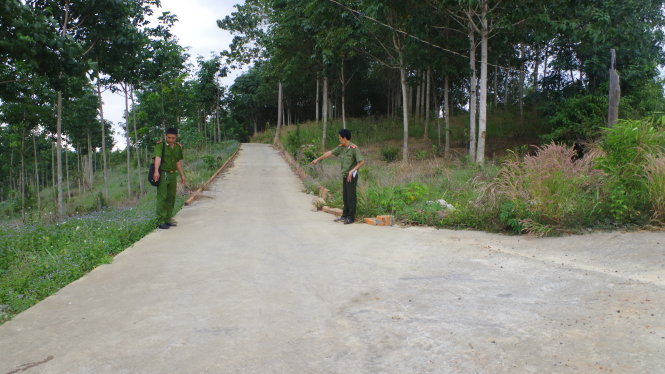 Trong những tin tức pháp luật mới nhất hôm nay có vụ khởi tố chủ tịch xã ‘nắn đường’ vào nhà riêng Trong những tin tức pháp luật mới nhất hôm nay có vụ khởi tố chủ tịch xã ‘nắn đường’ vào nhà riêng