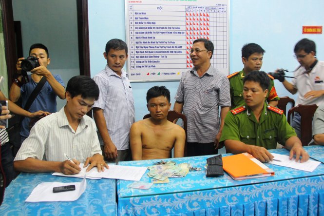 Lực lượng c&ocirc;ng an Huế đ&atilde; bắt được t&ecirc;n cướp xe SH c&oacute; vũ kh&iacute; l&agrave; một trong những tin tức ph&aacute;p luật online mới nhất trong ng&agrave;y