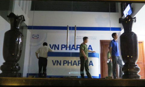 C&ocirc;ng an kh&aacute;m x&eacute;t trụ sở Cty CP VN Pharma tại TP. HCM, theo mục tin tức ph&aacute;p luật mới nhất