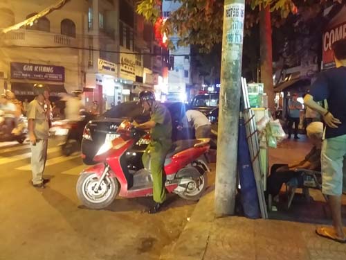 C&ocirc;ng an TPHCM nổ s&uacute;ng bắt giữ nghi can ma t&uacute;y giữa trung t&acirc;m th&agrave;nh phố l&agrave; một trong những tin ph&aacute;p luật 24h qua