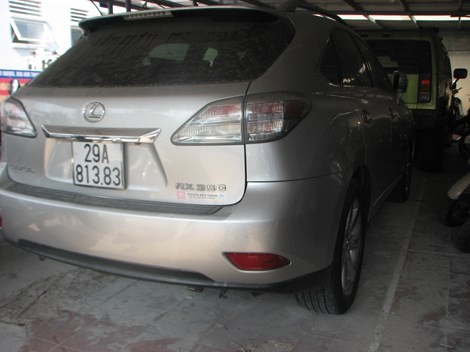 Tin tức mới nhất tạm giữ xe hạng sang nghi nhập lậu