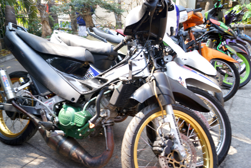 Tin tức mới nhất xử phạt hàng trăm triệu đồng với những thanh thiếu niên chạy xe máy lạng lách, đánh võng ở Bình Dương Tin tức mới nhất xử phạt hàng trăm triệu đồng với những thanh thiếu niên chạy xe máy lạng lách, đánh võng ở Bình Dương