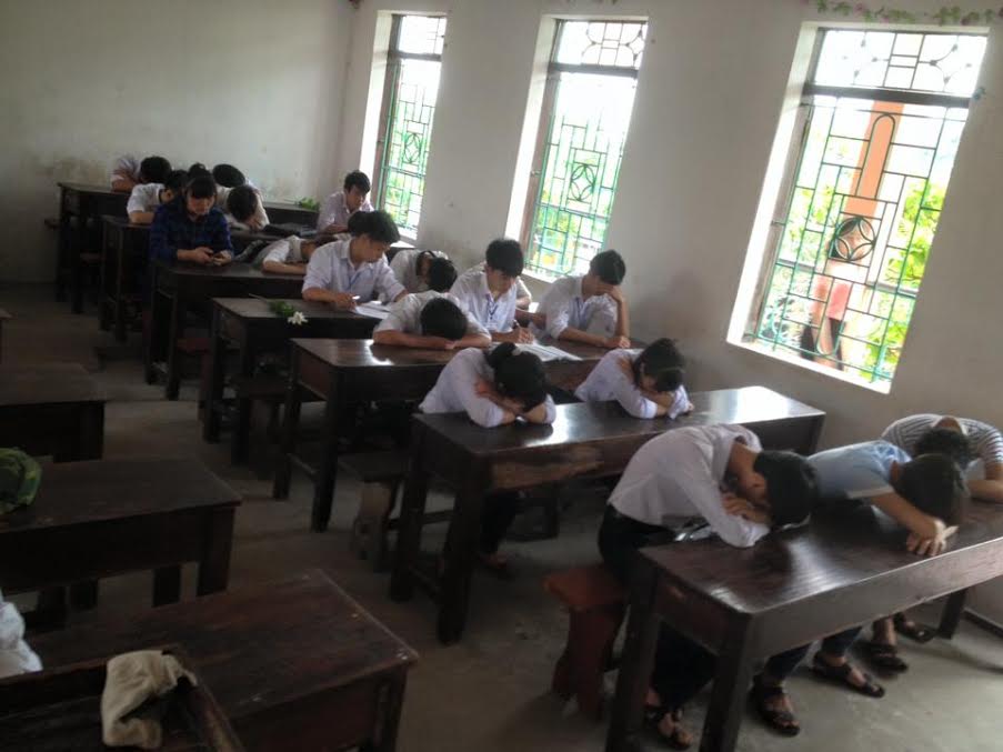 Cả lớp gục đầu buồn thiu khi nhắc tới 3 người bạn của mình chết đuối là một trong những tin tức thời sự nổi bật 24h qua Cả lớp gục đầu buồn thiu khi nhắc tới 3 người bạn của mình chết đuối là một trong những tin tức thời sự nổi bật 24h qua