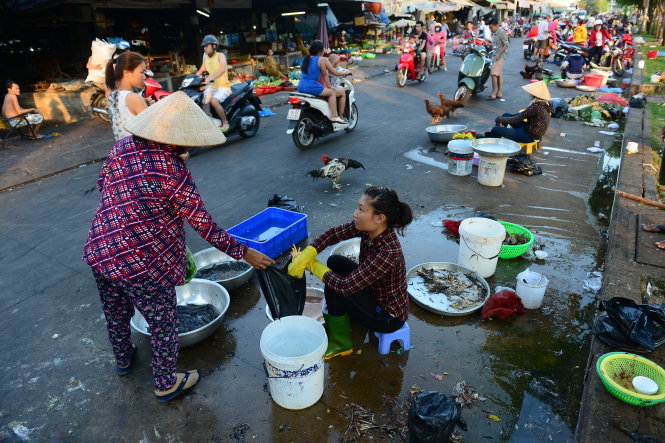 Chợ tự ph&aacute;t tr&agrave;n lan l&agrave; một trong những tin tức thời sự nổi bật 24h qua