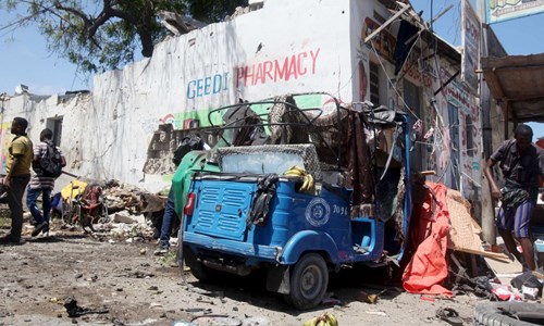 Hiện trường vụ đánh bom xe của al-Shabaab tại thủ đô Mogadishu (Somalia) Hiện trường vụ đánh bom xe của al-Shabaab tại thủ đô Mogadishu (Somalia)