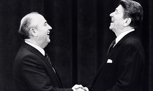 Tin tức thời sự thế giới cho hay cựu Tổng thống Mỹ Ronald Reagan từng đề nghị nhà lãnh đạo Liên Xô Mikhail Gorbachev Tin tức thời sự thế giới cho hay cựu Tổng thống Mỹ Ronald Reagan từng đề nghị nhà lãnh đạo Liên Xô Mikhail Gorbachev