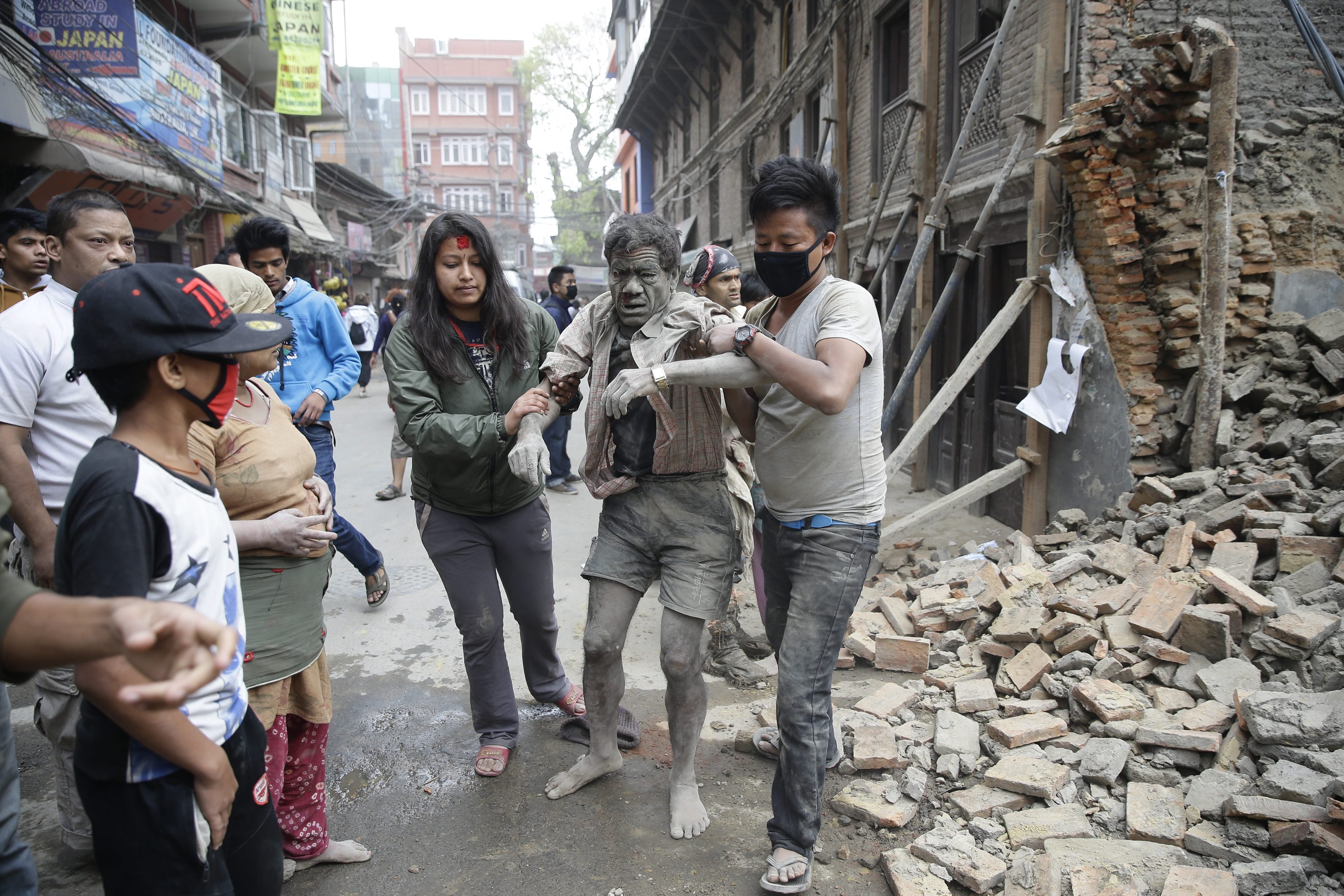 Trận động đất kinh ho&agrave;ng ở Nepal đ&atilde; cướp đi sinh mạng của hơn 7.500 người