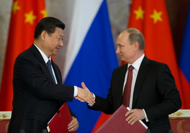 Tổng thống Nga Vladimir Putin và Chủ tịch nước Trung Quốc Tập Cận Bình. (Nguồn: japantimes.co.jp) Tổng thống Nga Vladimir Putin và Chủ tịch nước Trung Quốc Tập Cận Bình. (Nguồn: japantimes.co.jp)