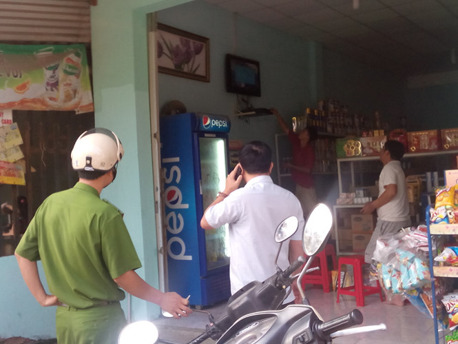 Tin tức trong ng&agrave;y 13/3: Người vứt xe th&aacute;o chạy v&igrave; vật thể giống lựu đạn