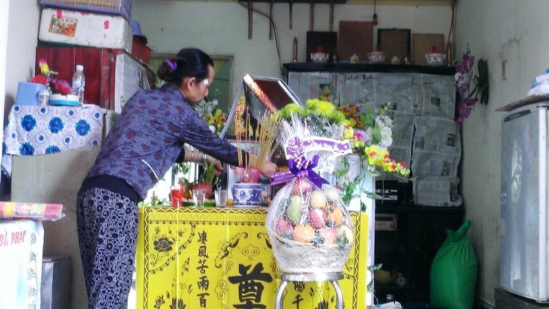 B&agrave;n thờ b&eacute; Đạt tại nh&agrave; ri&ecirc;ng