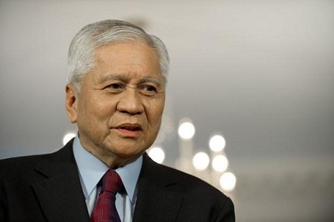 Cựu Ngoại trưởng Philippines Albert del Rosario khuy&ecirc;n 'l&agrave;m tới c&ugrave;ng' trong vấn đề Biển Đ&ocirc;ng