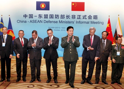 Đồng thời, Bộ trưởng Quốc ph&ograve;ng Trung Quốc cũng ngỏ &yacute; muốn c&ugrave;ng ASEAN tập trận chung tr&ecirc;n Biển Đ&ocirc;ng