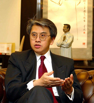 Daniel Fung, chủ tịch Viện Luật quốc tế ch&acirc;u &Aacute; &ndash; Th&aacute;i B&igrave;nh Dương đang t&igrave;m c&aacute;ch tr&igrave; ho&atilde;n vụ kiện Biển Đ&ocirc;ng