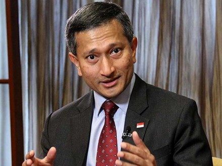 Trong khi đó, Ngoại trưởng Singapore Vivian Balakrishnan nhấn mạnh việc sử dụng pháp trị ở Biển Đông Trong khi đó, Ngoại trưởng Singapore Vivian Balakrishnan nhấn mạnh việc sử dụng pháp trị ở Biển Đông
