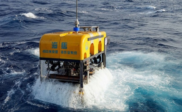 T&agrave;u lặn điều khiển từ xa mang t&ecirc;n Seahorse l&agrave;m nhiệm vụ thăm d&ograve; băng ch&aacute;y dưới đ&aacute;y Biển Đ&ocirc;ng