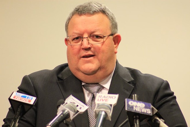 Bộ trưởng Quốc ph&ograve;ng New Zealand Gerry Brownlee thể hiện quan điểm của nước n&agrave;y về t&igrave;nh h&igrave;nh Biển Đ&ocirc;ng hiện nay