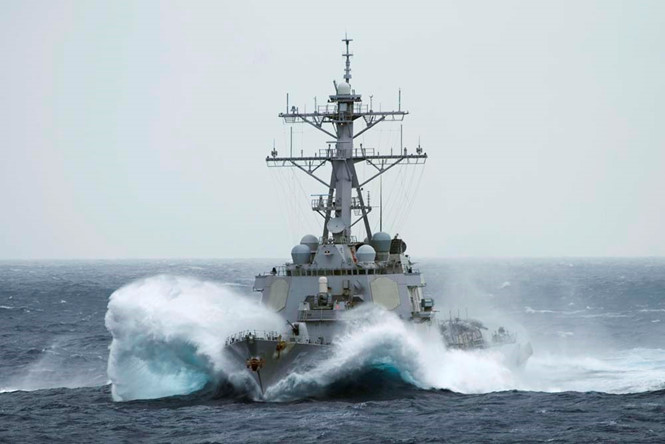 T&agrave;u USS Curtis Wilbur được triển khai v&agrave;o khu vực quanh đảo Tri T&ocirc;n thuộc quần đảo Ho&agrave;ng Sa của Biển Đ&ocirc;ng Việt Nam